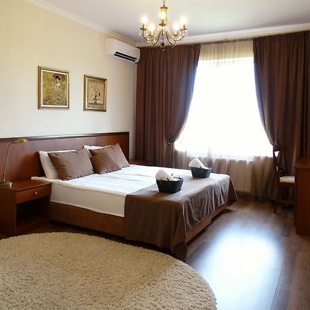 Henry Ford Mini Hotel Odessa Buitenkant foto