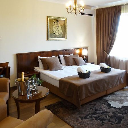 Henry Ford Mini Hotel Odessa Buitenkant foto