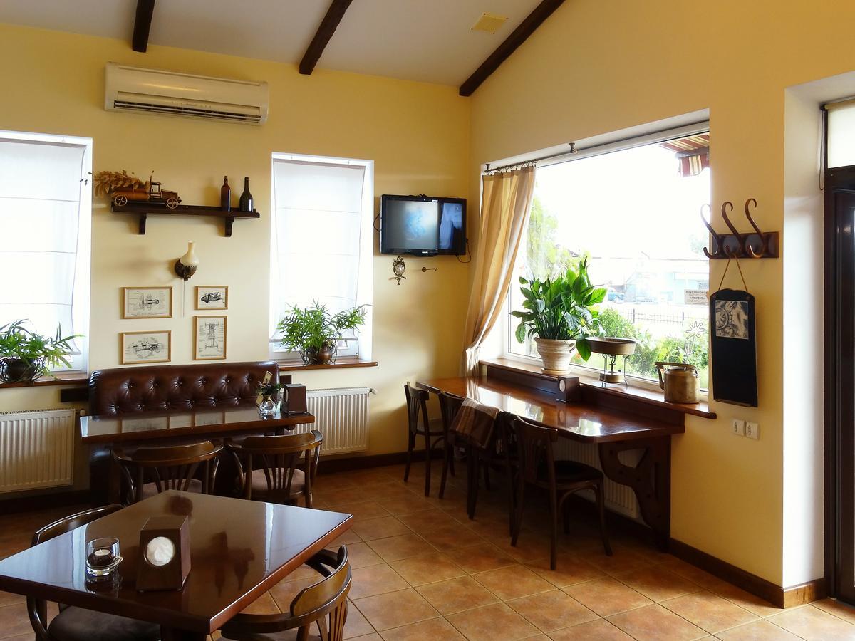 Henry Ford Mini Hotel Odessa Buitenkant foto