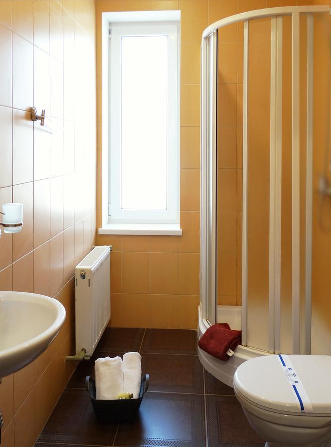 Henry Ford Mini Hotel Odessa Buitenkant foto