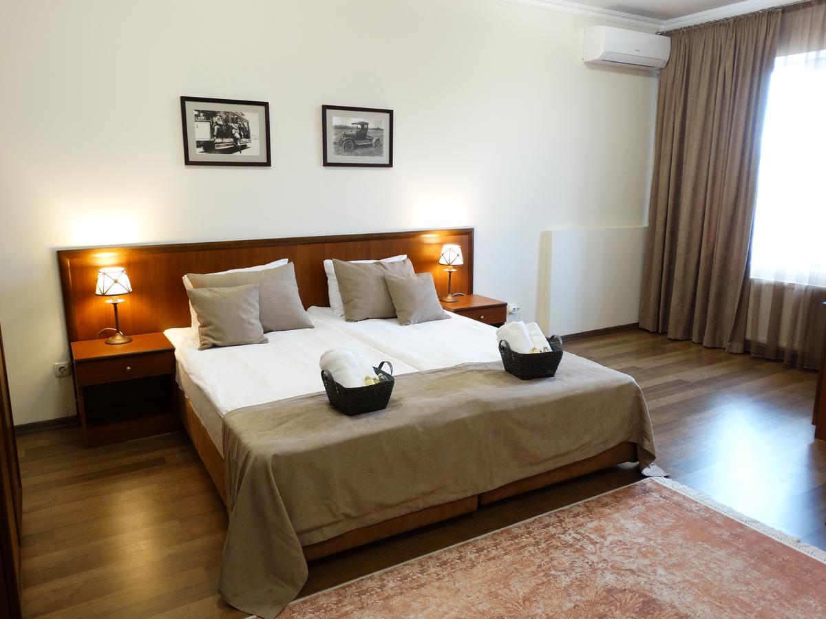 Henry Ford Mini Hotel Odessa Buitenkant foto