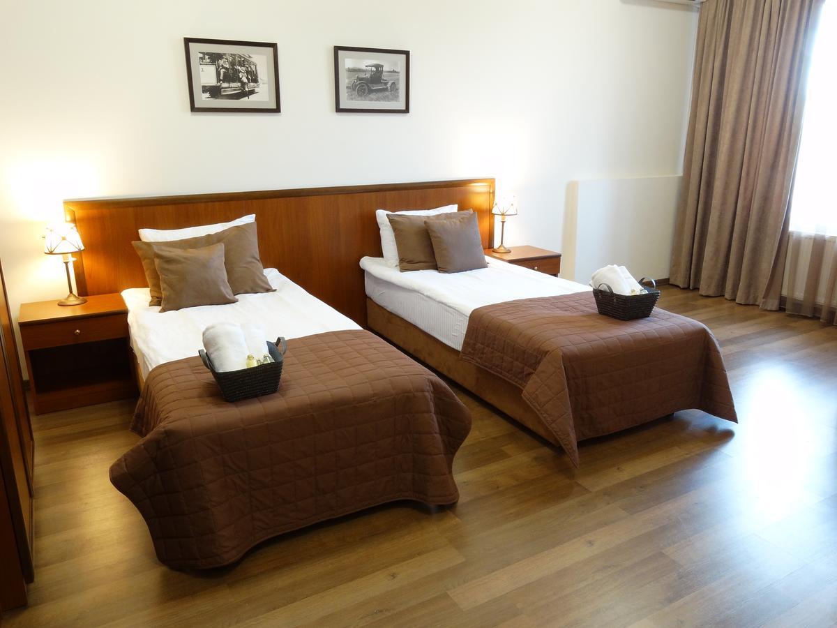 Henry Ford Mini Hotel Odessa Buitenkant foto