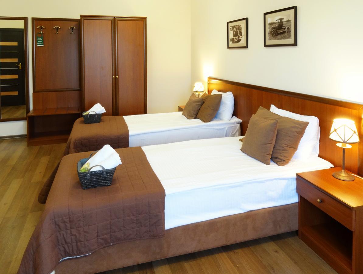 Henry Ford Mini Hotel Odessa Buitenkant foto